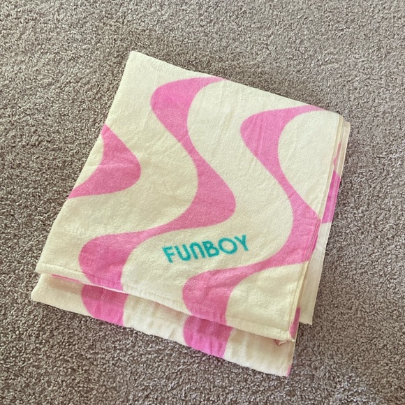 Fun boy beach towel. - Picture 3 of 9